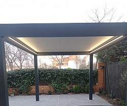 PERGOLA BIOCLIMATICA CON ILUMINACIÓN